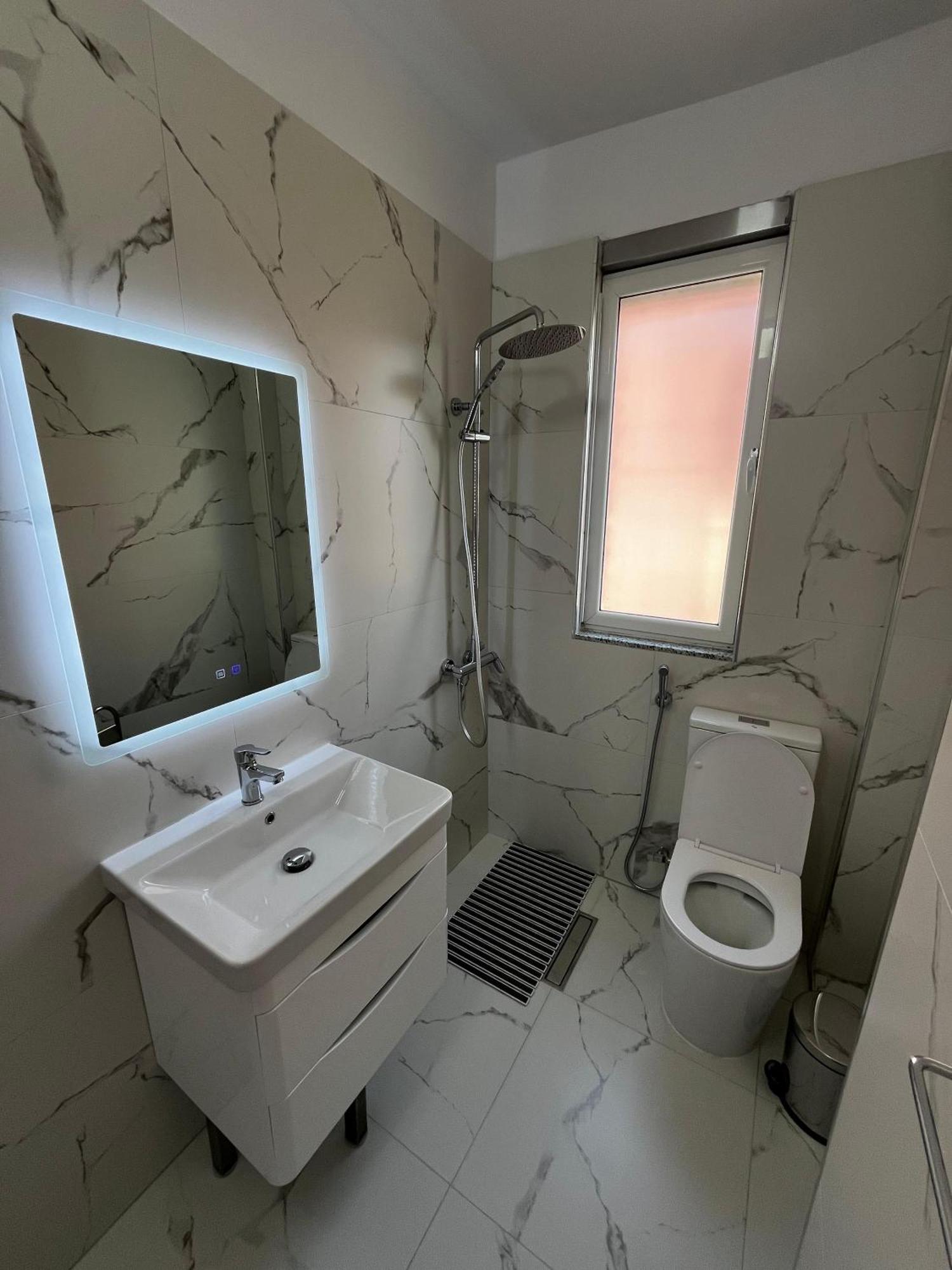 Charming Comfort Apartment Tiranë Ngoại thất bức ảnh